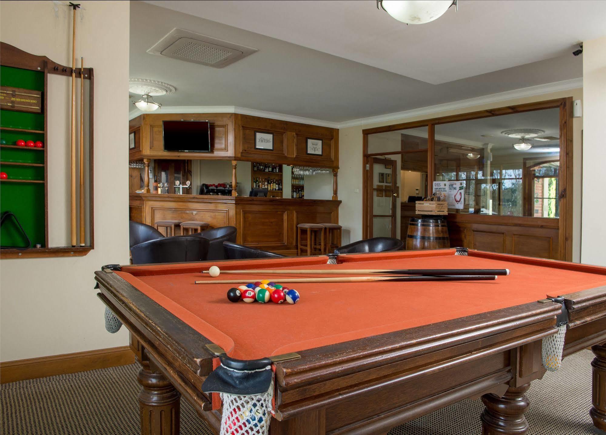 Clare Country Club Hotel Eksteriør billede