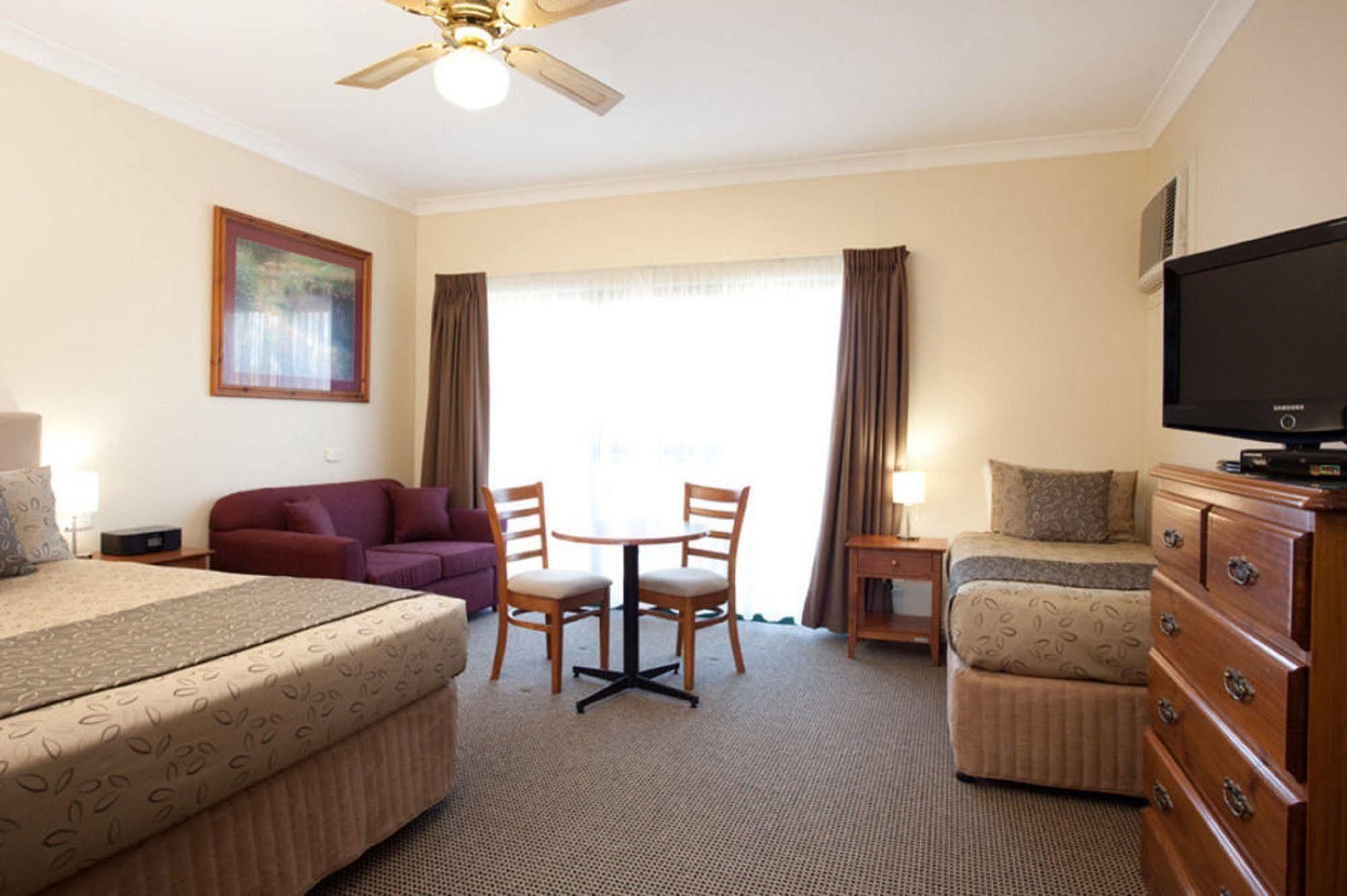 Clare Country Club Hotel Eksteriør billede